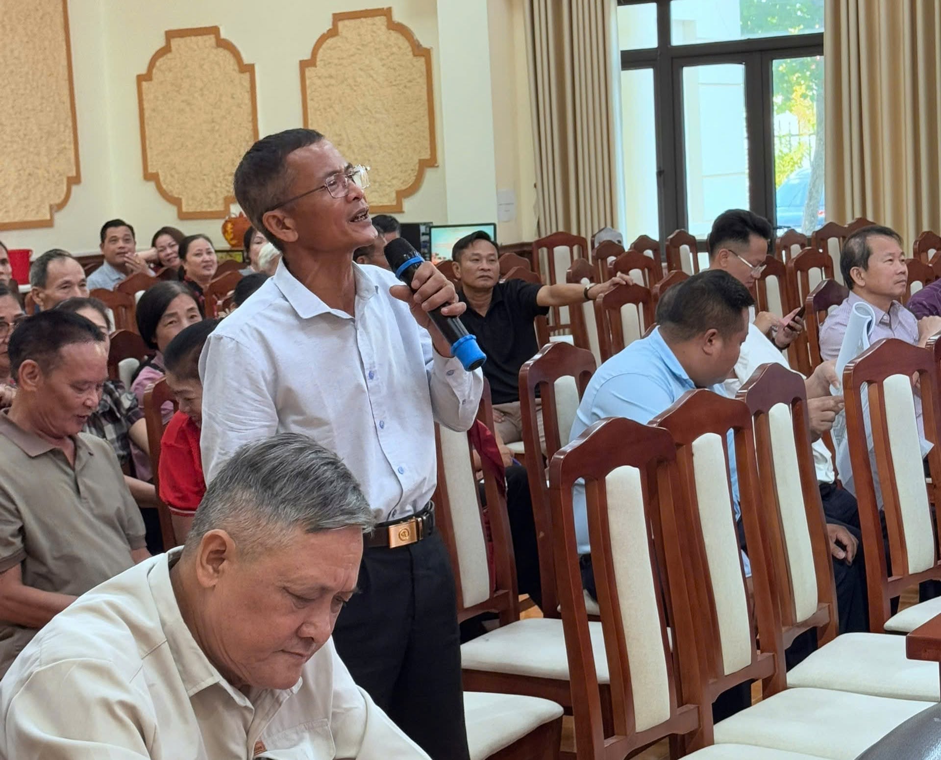 Nhân dân địa phương đóng góp ý kiến